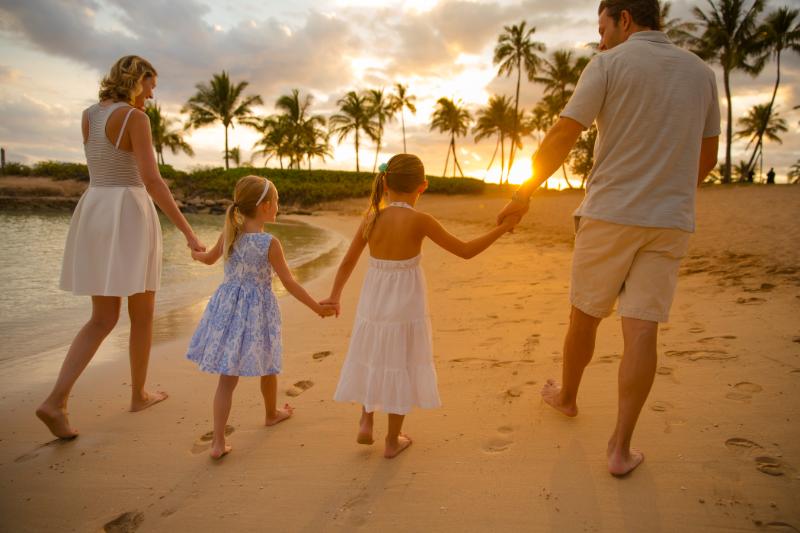 Marriott's Ko Olina Beach Club
Family on Beach, Sunset